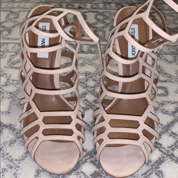 Beautiful nude heels - Picture 3 of 4